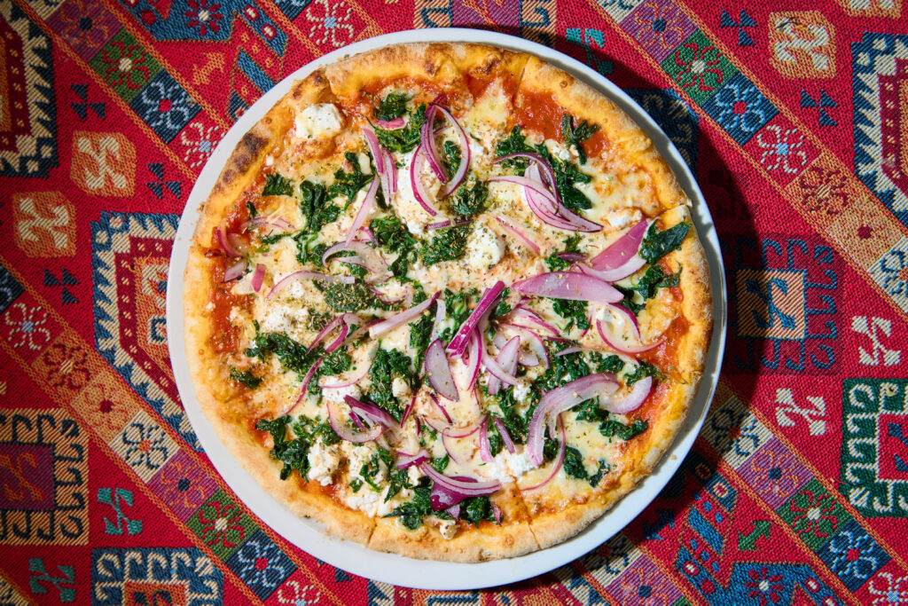 Pizza in Hassans afghanischem Restaurant auf dem Mexikoplatz.