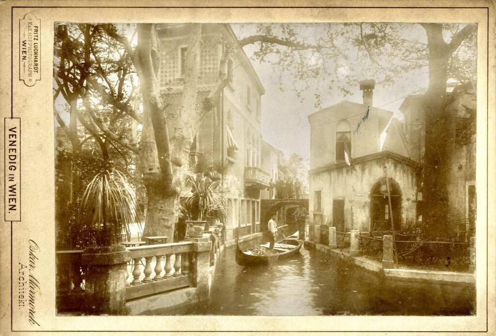 Eine Postkarte zeigt das von Gabor Steiner erbauten Vergnügungsviertel Venedig in Wien. 